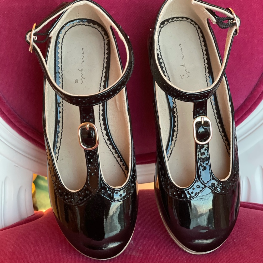 Girls black patent leather dress shoes T strap 30